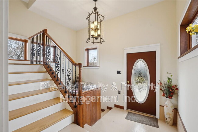 Photo - 211 E Geneseo St