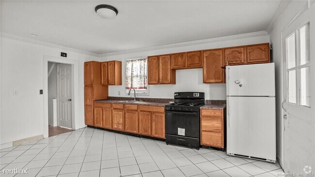 Building Photo - 4 br, 2 bath Condo - 18 Beal St Apt 2 Unit Apt 2