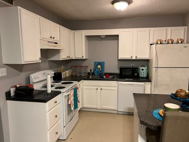 Photo - 405 Willett Pl Blvd