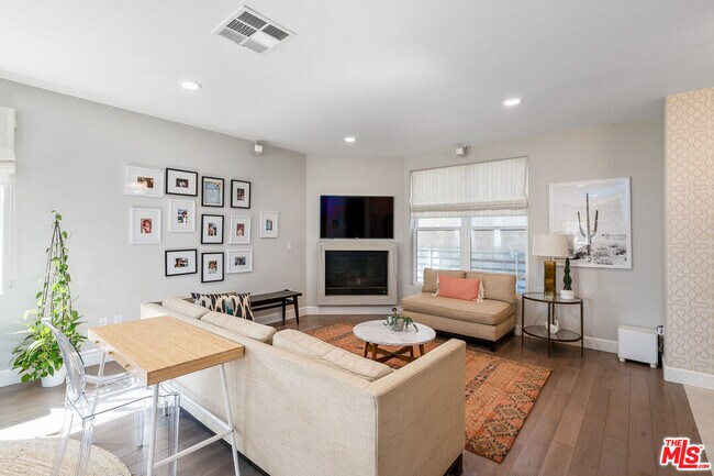 Photo - 1745 S Barrington Ave