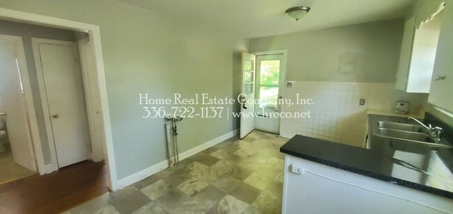 Photo - 1500 Montague St
