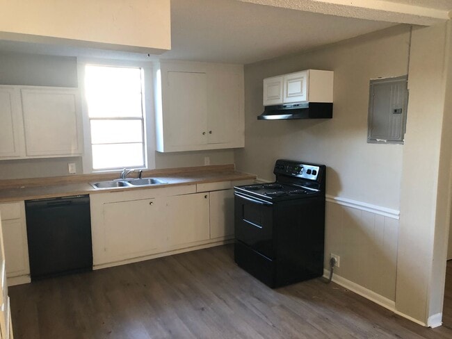 Photo - 940 Dougherty St