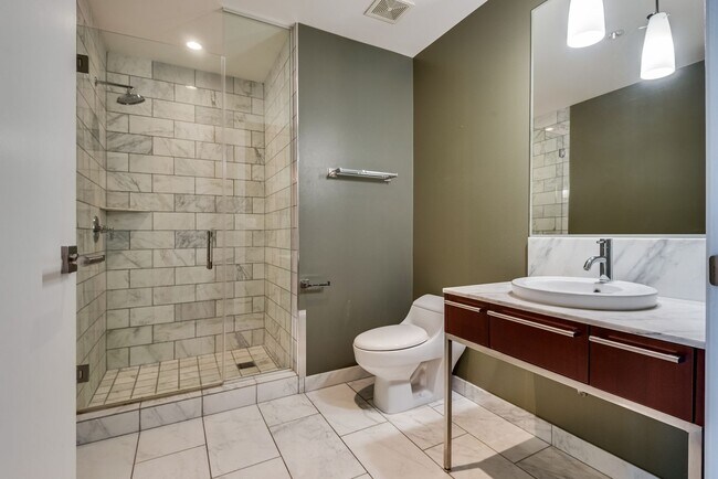 Photo - The Martin 1607-City/Strip Views from this...