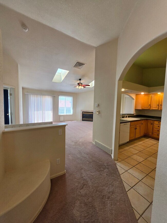 1636 Weatherby Ln