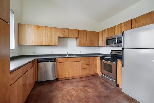 kitchen - 911 Keith Ln Unit 15