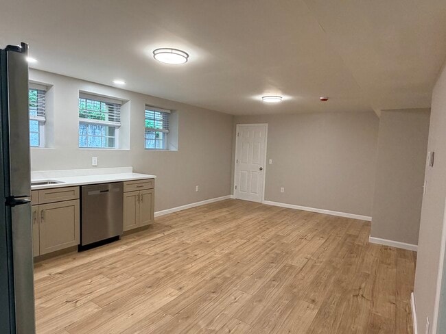 Building Photo - 17 Metcalf Ave Unit 3