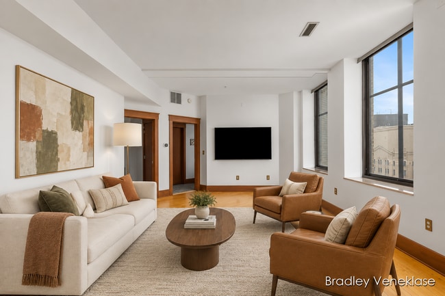 60 Monroe Center NW Unit 8D
