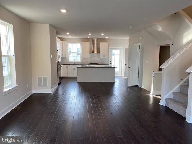 Photo - 232 Red Leaf Ln