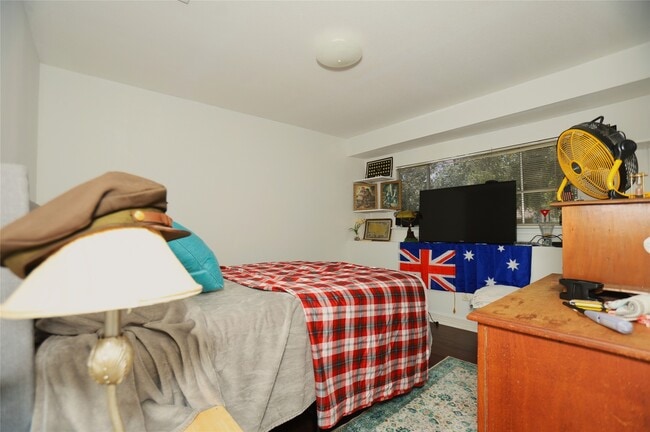 Building Photo - 354 S Amherst Dr