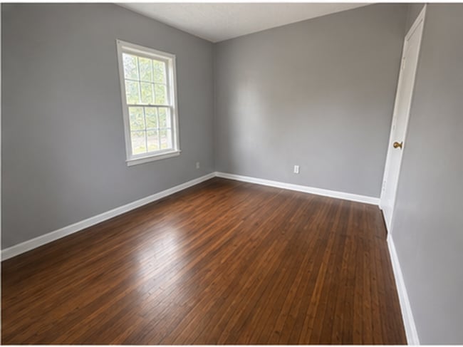 Photo - 702 Lawyers Ln