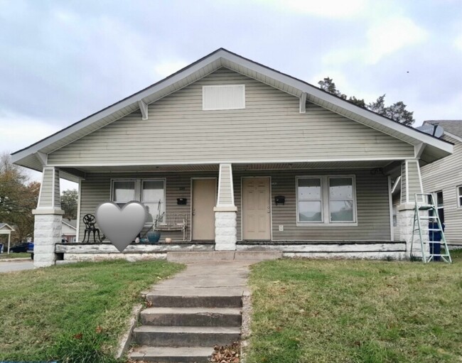 Front duplex - 2201 N I St Apartments Unit Duplex