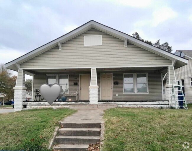 Building Photo - 2201 N I St Unit Duplex Rental