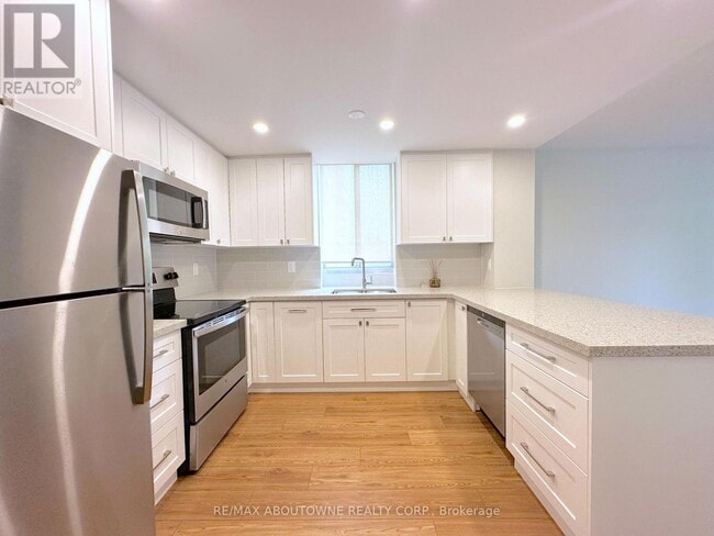 Photo - 165 La Rose Ave
