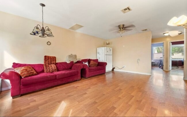 Building Photo - 1024 E Blancke St Unit HUGE 2 FLOOR APARTMENT