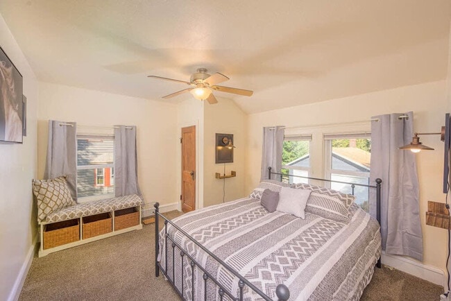 Photo - 826 E John St Unit ID1061650P