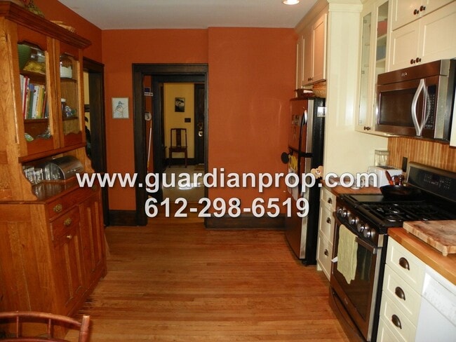 Photo - 983 Edmund Ave W