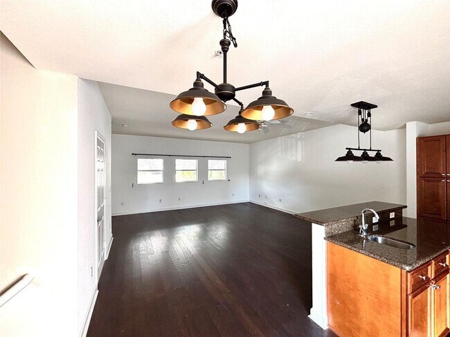 Photo - 451 NE 1st St