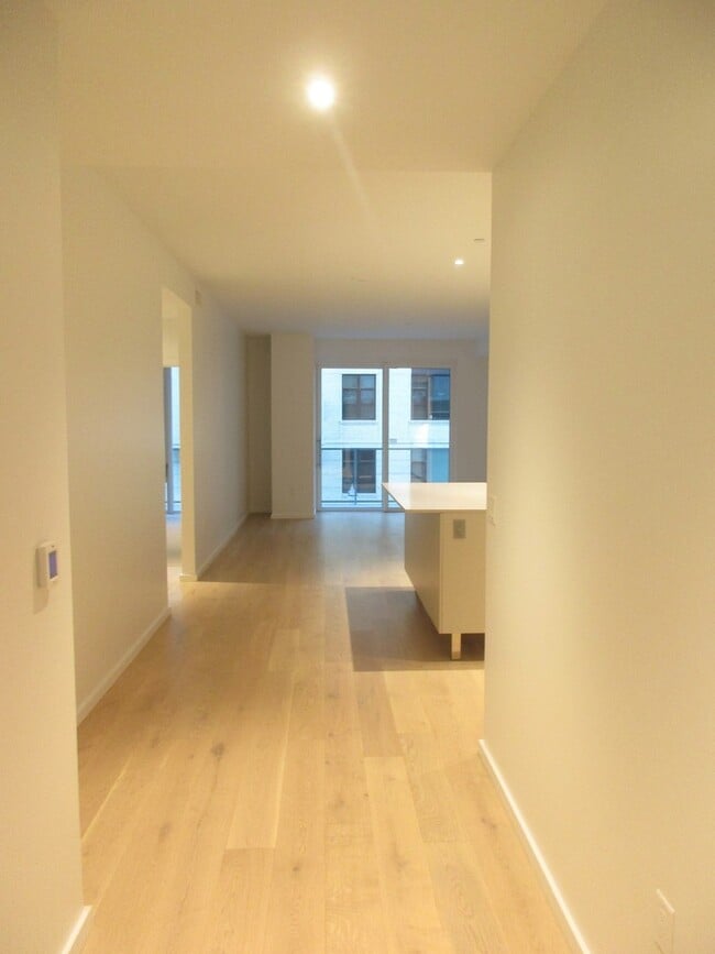 Photo - Vista Condominiums - 1 bedroom/1 bath Pearl District condo w/parking/storage/amenities/most utili... Unit VIS312