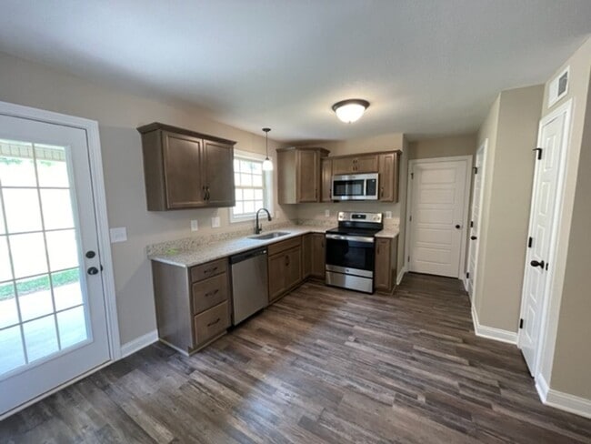 Photo - 3 Bedroom 2 1/2 Bathroom Home!