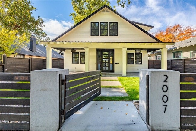 Photo - MODERN MEETS HISTORIC: YOUR HYDE PARK HAVE...