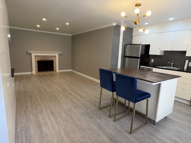 Building Photo - 5121 W 75th St Unit 1