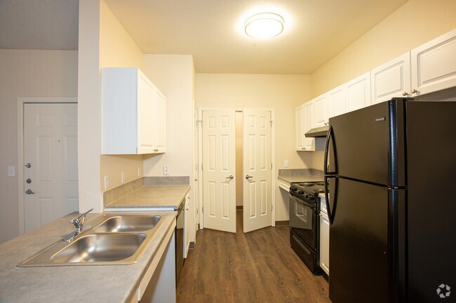 2BR, 2BA - 1221 SF