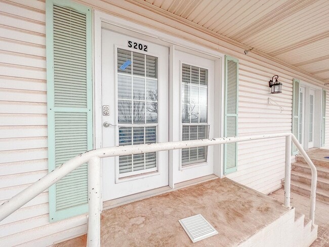 Building Photo - S202 Gemstone Properties - studio apartment *utilities included*