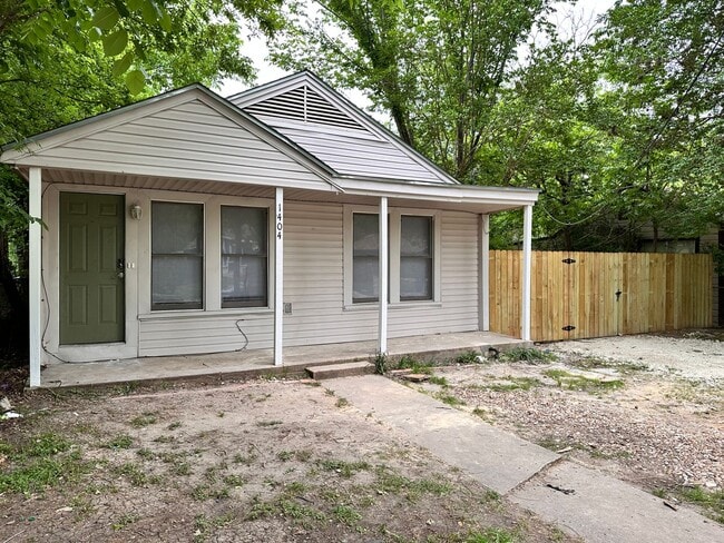 Building Photo - 2 Bedroom Home Close to Historic District