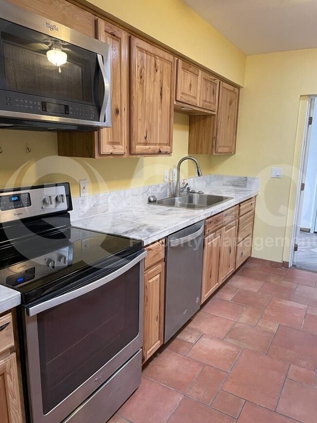 Photo - 2831 N Fontana Ave Townhome