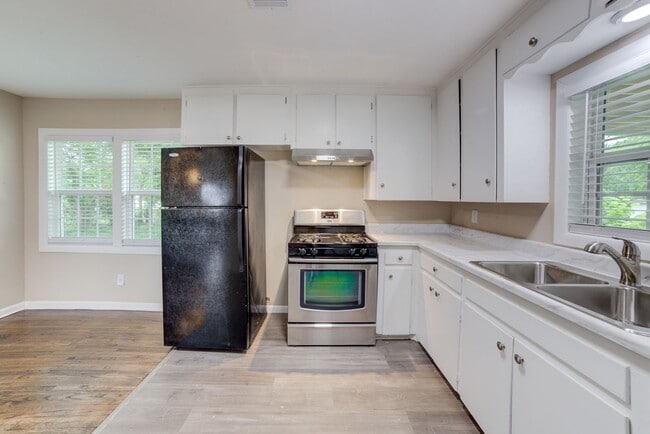 Photo - 1552 E 54th St N