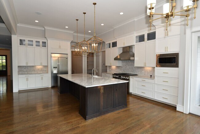 Photo - Exquisite Home in popular Budleigh Location!