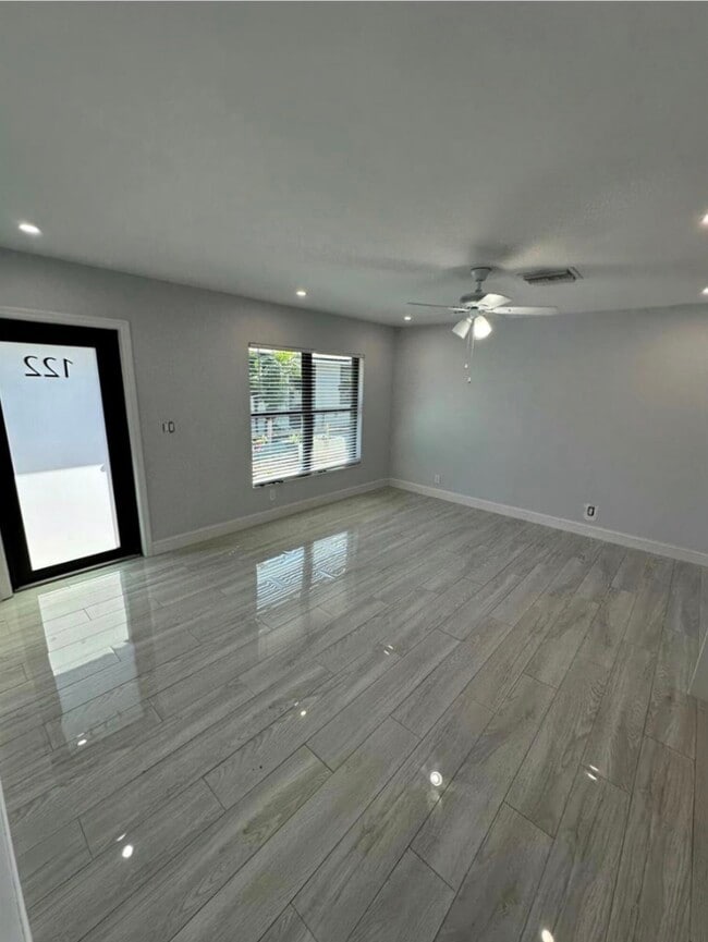 Photo - 122 SW 12th Ave