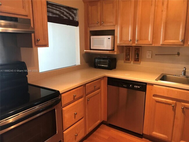 Photo - 1000 Parkview Dr Unit 627