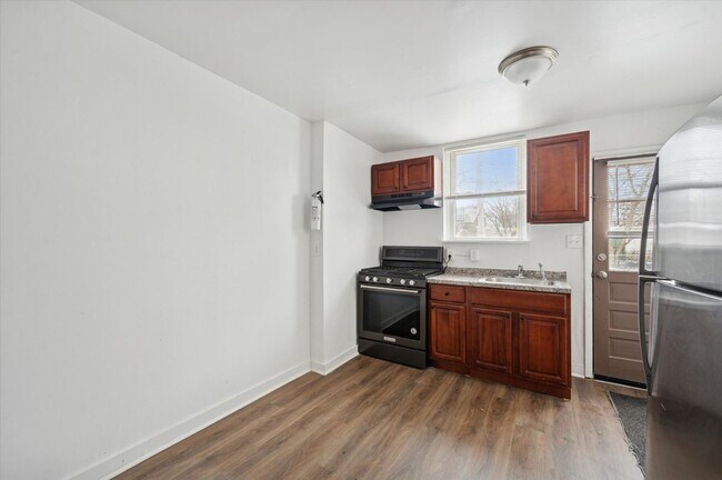 Photo - 1124 W 9th St