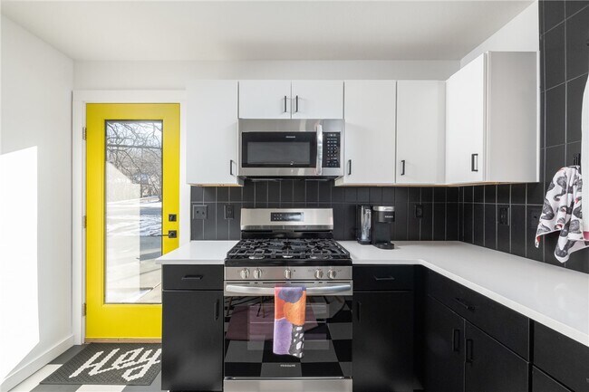 Photo - 568 E Rebecca St