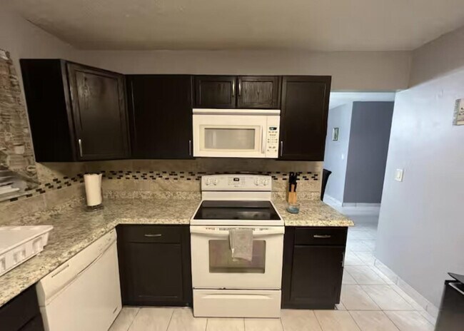 Photo - 6931 SW 6th St