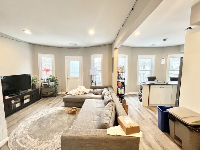 Photo - 39 Long Ave Unit 2