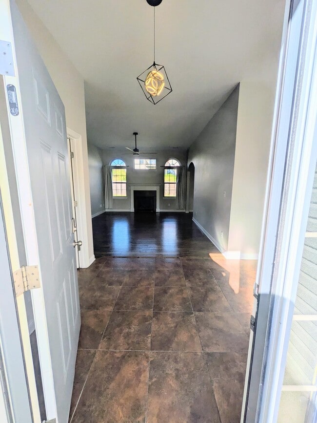 2601 Quartz Ln