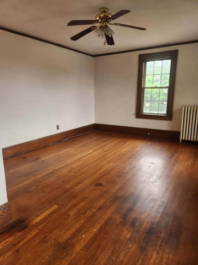Photo - 215 Crawford St