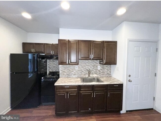 Building Photo - 2106 E Chelten Ave