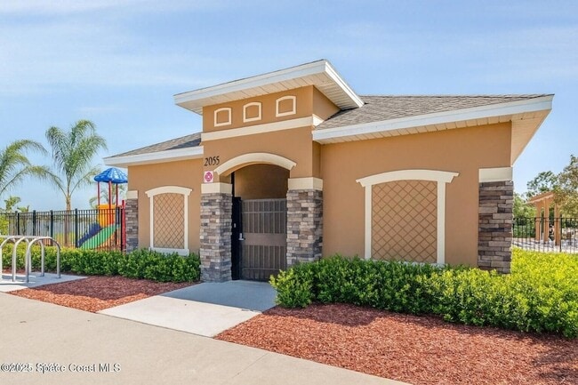 Photo - 1854 Capital Dr SE