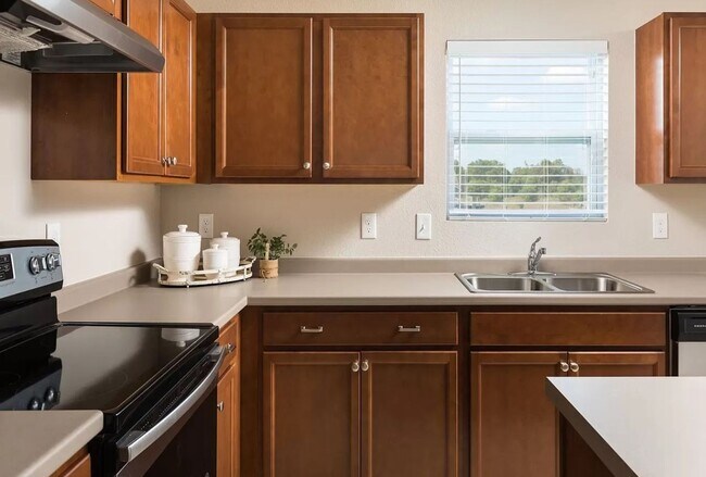 Photo - Large 4 bedroom 2000 sq ft home at a great value!