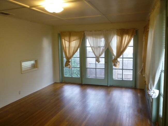 Photo - 3 Bedroom plus bonus room! Close to Enloe, CSUC and Downtown