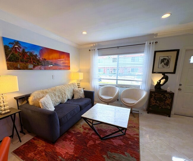 Building Photo - 113 NE 20th Ct Unit 4g