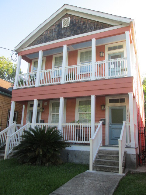 Front view - 7721 Oak St Townhome