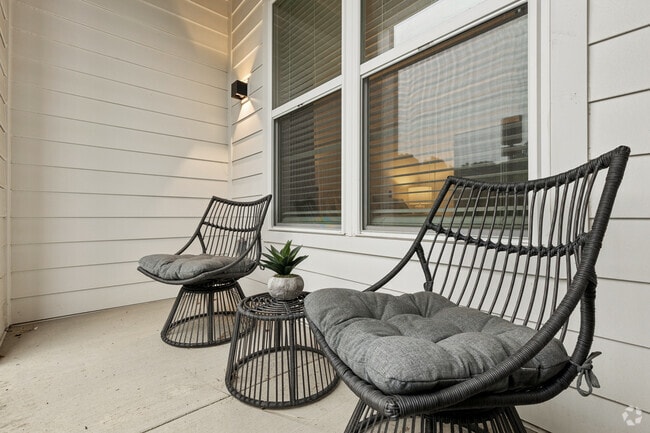Landing 1BR, 1BA - 725SF - Patio