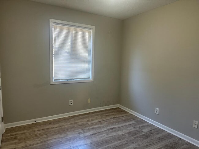 Photo - 5843 Memphis St