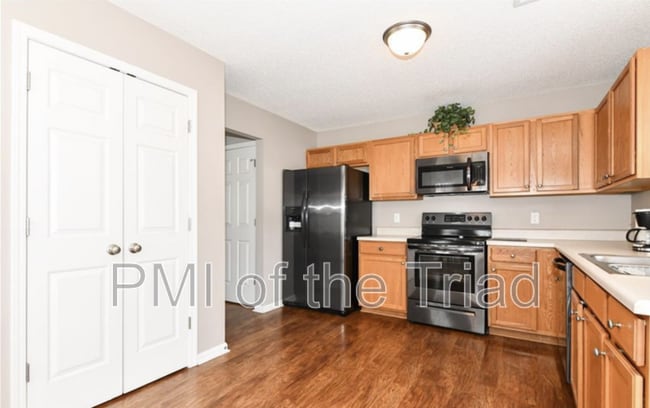 Photo - 116 Breezeway Ln