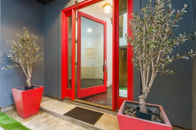 Photo - 1016 Crocker St