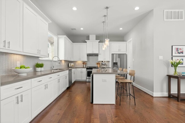 Photo - 1214 Upton St